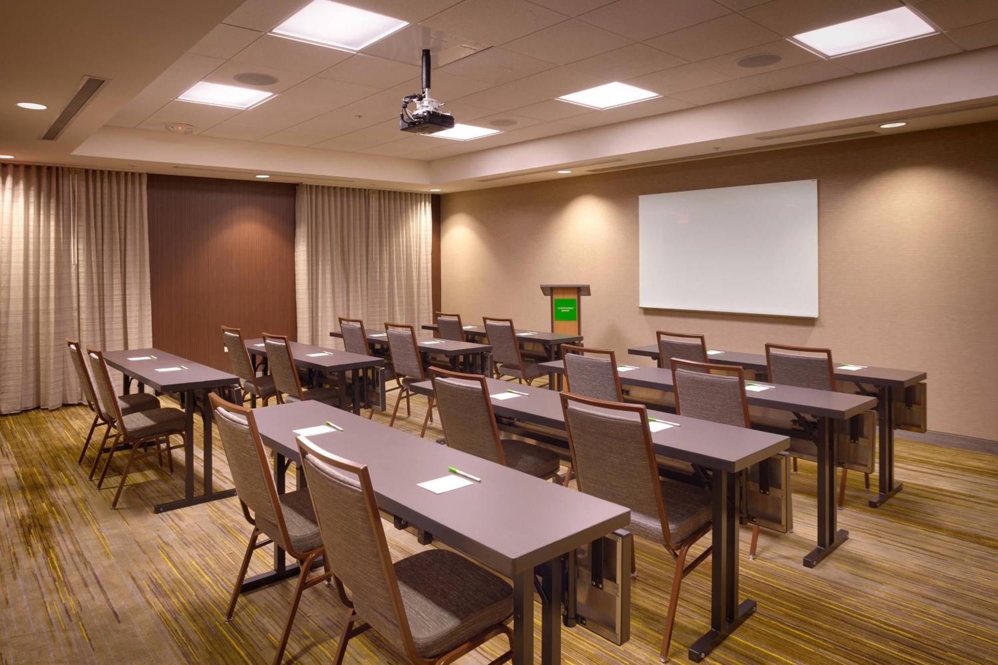 Courtyard By Marriott Phoenix Mesa Gateway Airport Exterior foto