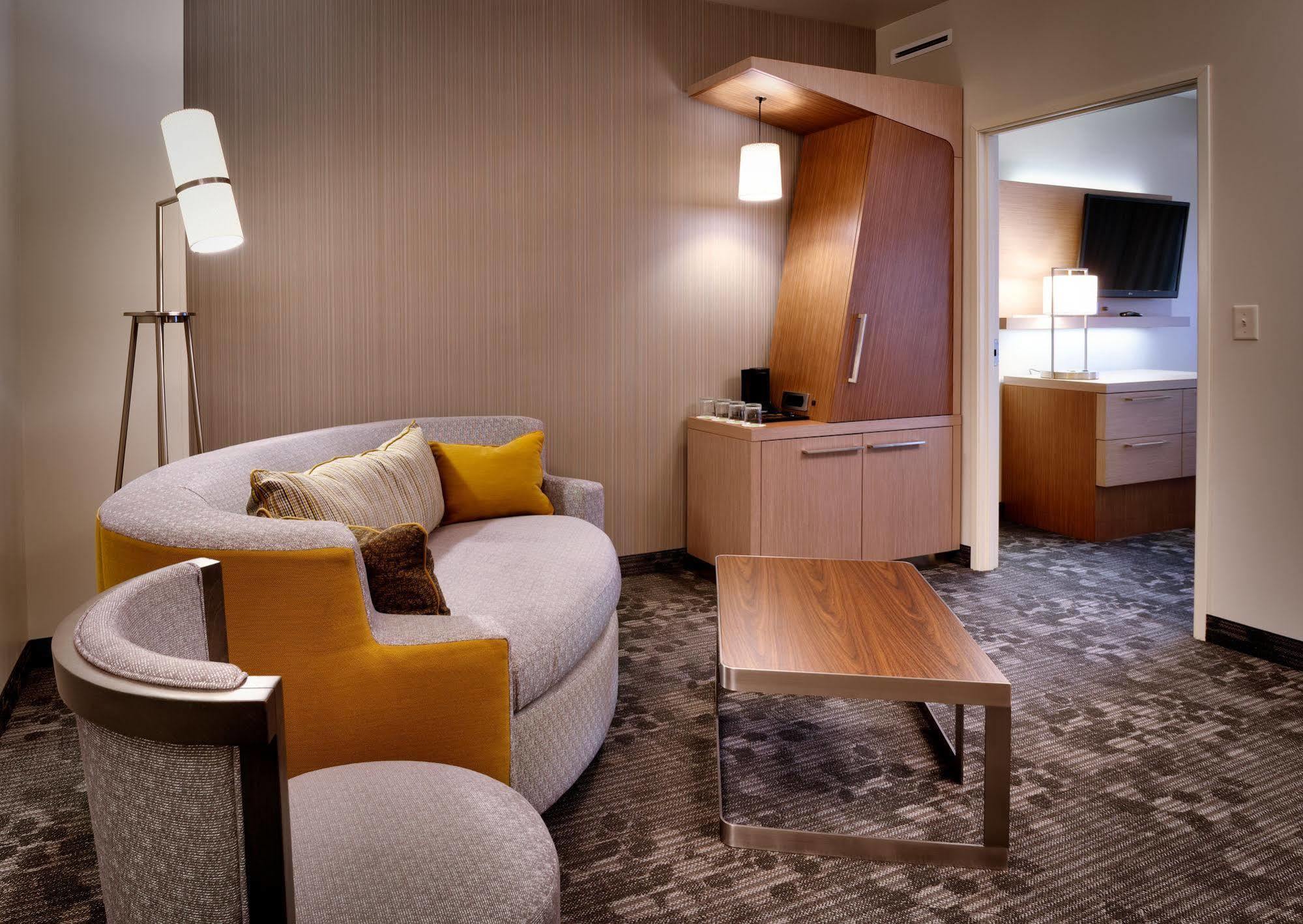 Courtyard By Marriott Phoenix Mesa Gateway Airport Exterior foto
